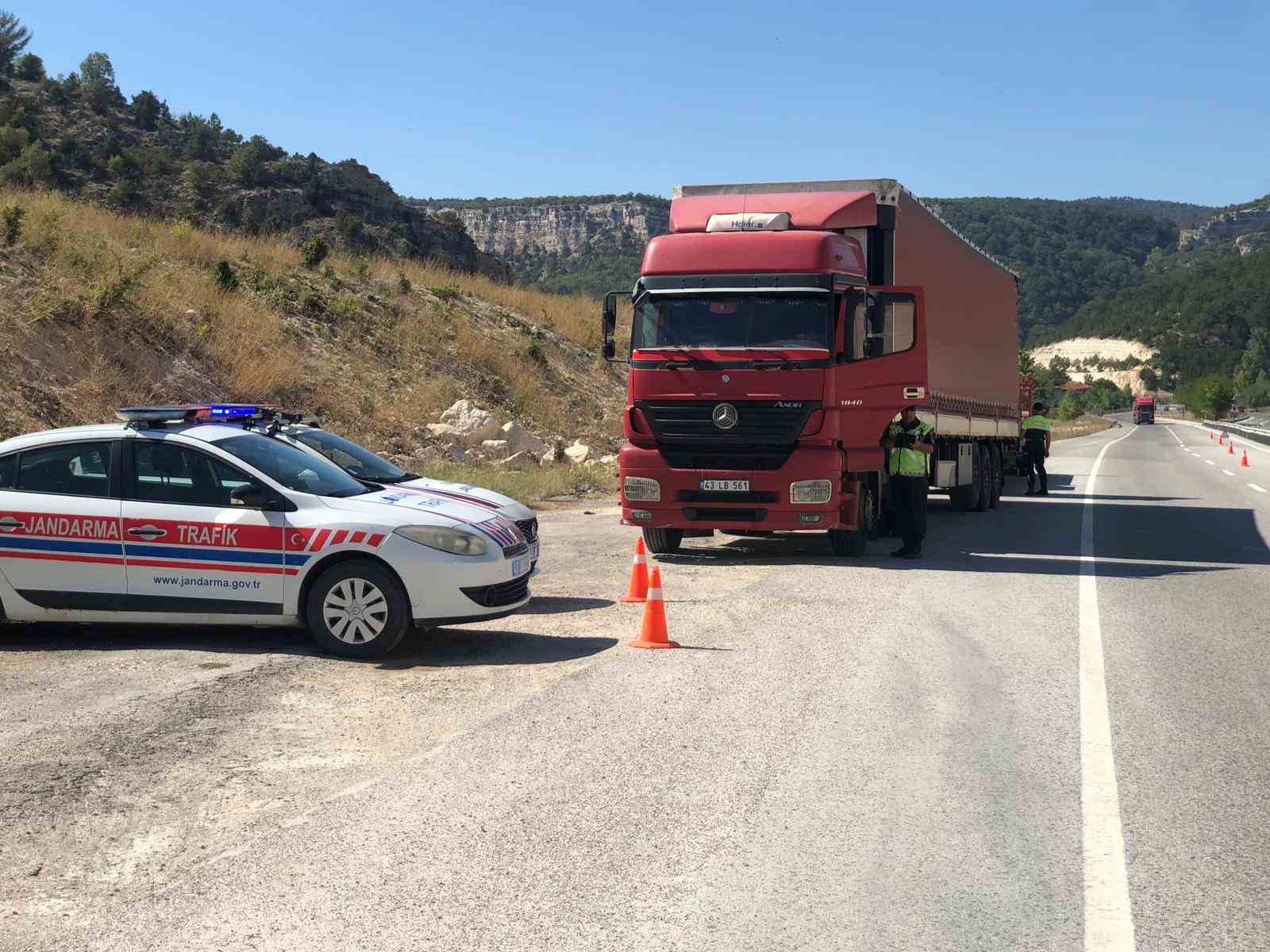 Kütahya’da cayrokopter ile havadan trafik denetimi
