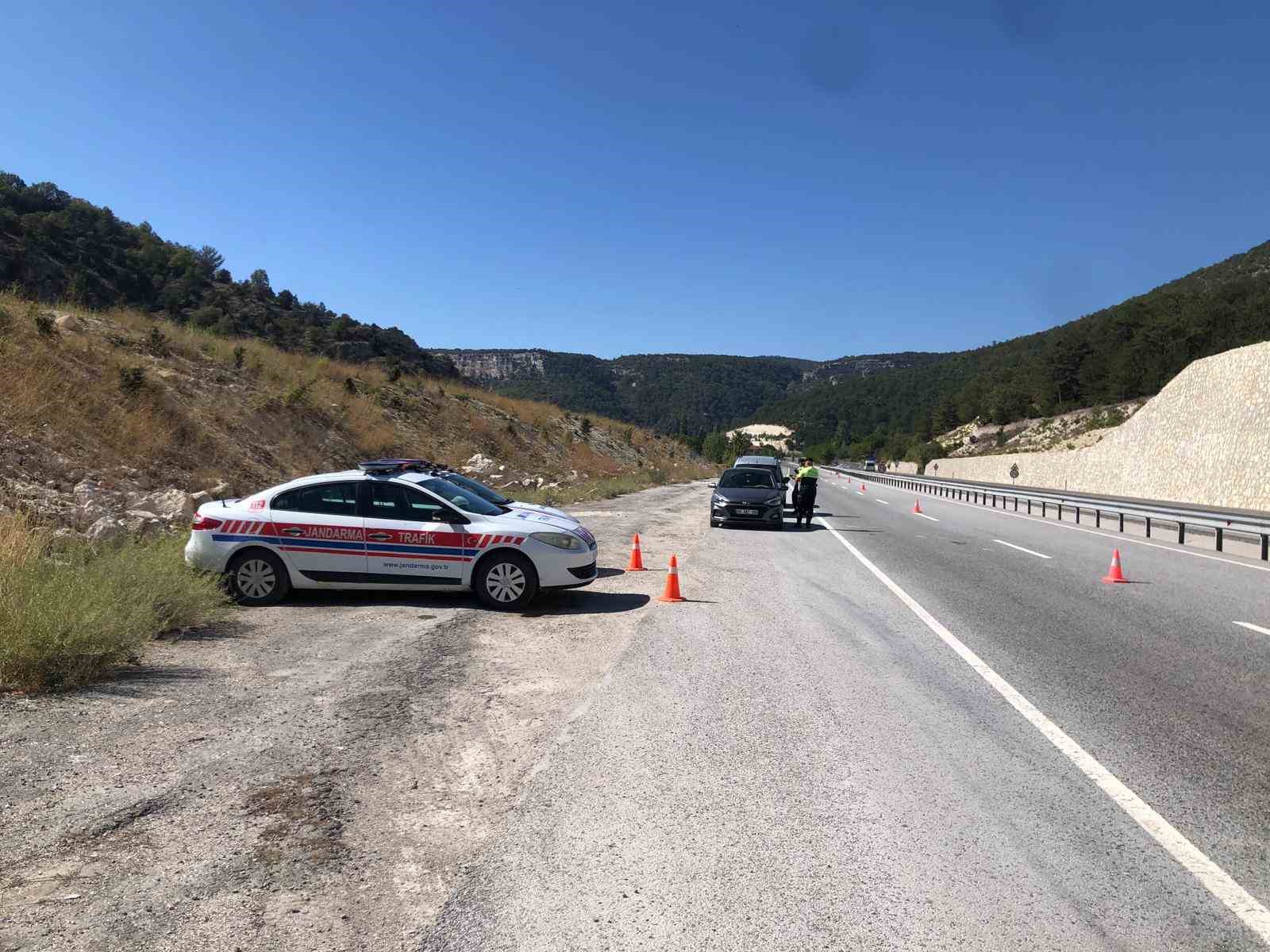 Kütahya’da cayrokopter ile havadan trafik denetimi
