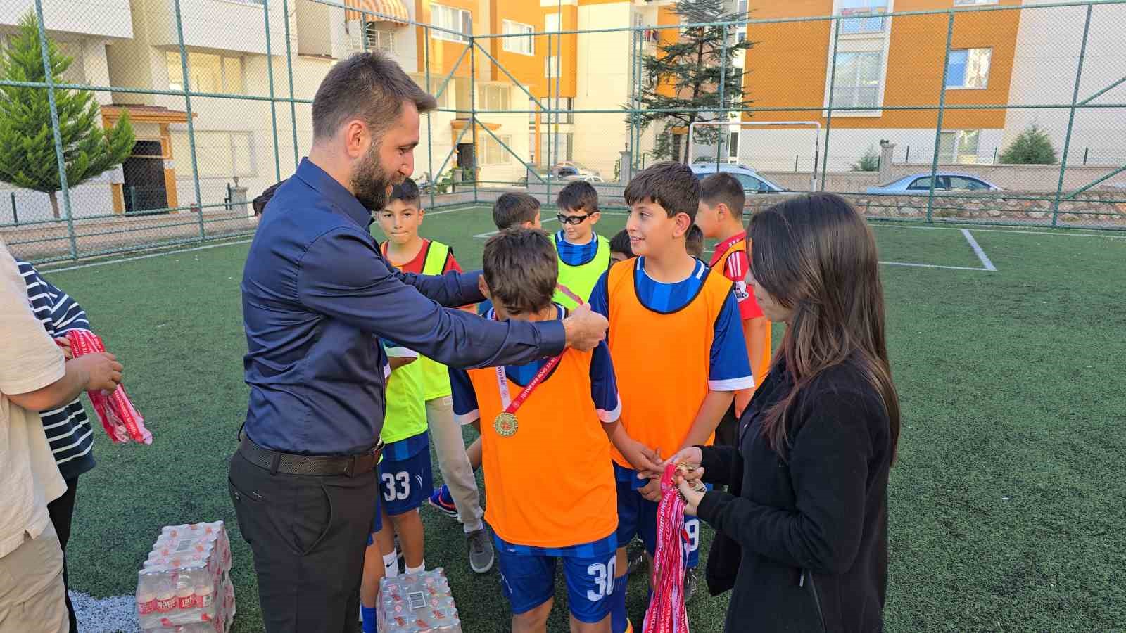 “Gazozuna Maç” turnuvasıyla çocuklar dijital dünyadan uzaklaştı
