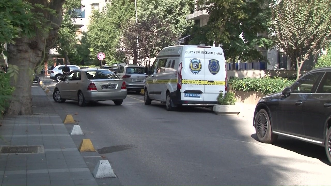 Kadıköy’de dairede çıkan yangında 1 kişi hayatını kaybetti
