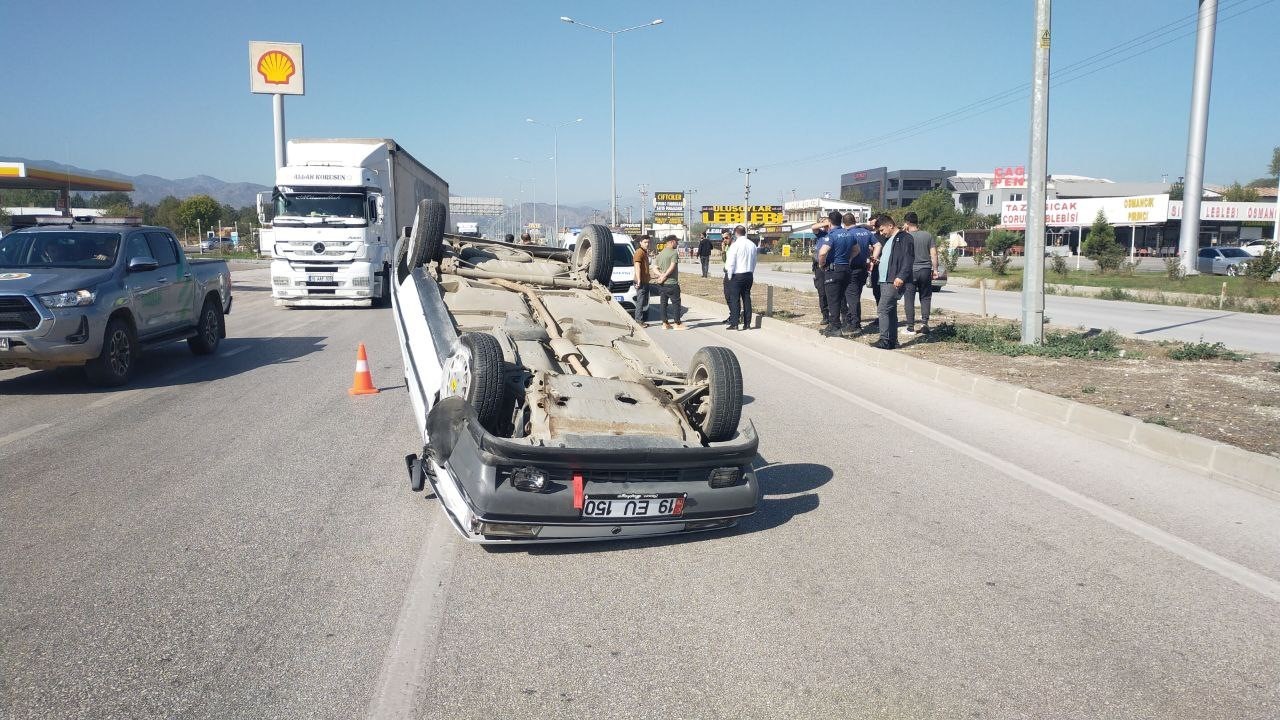 Takla atan otomobildeki sürücü ölümden döndü
