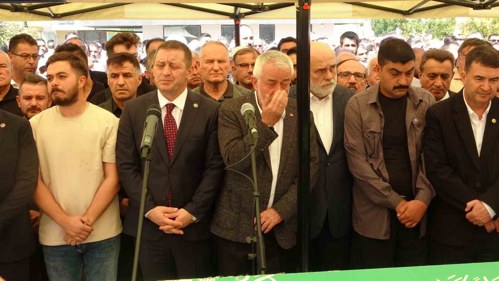 Isparta Belediye Başkanının kızı Isparta’da son yolculuğuna uğurlandı
