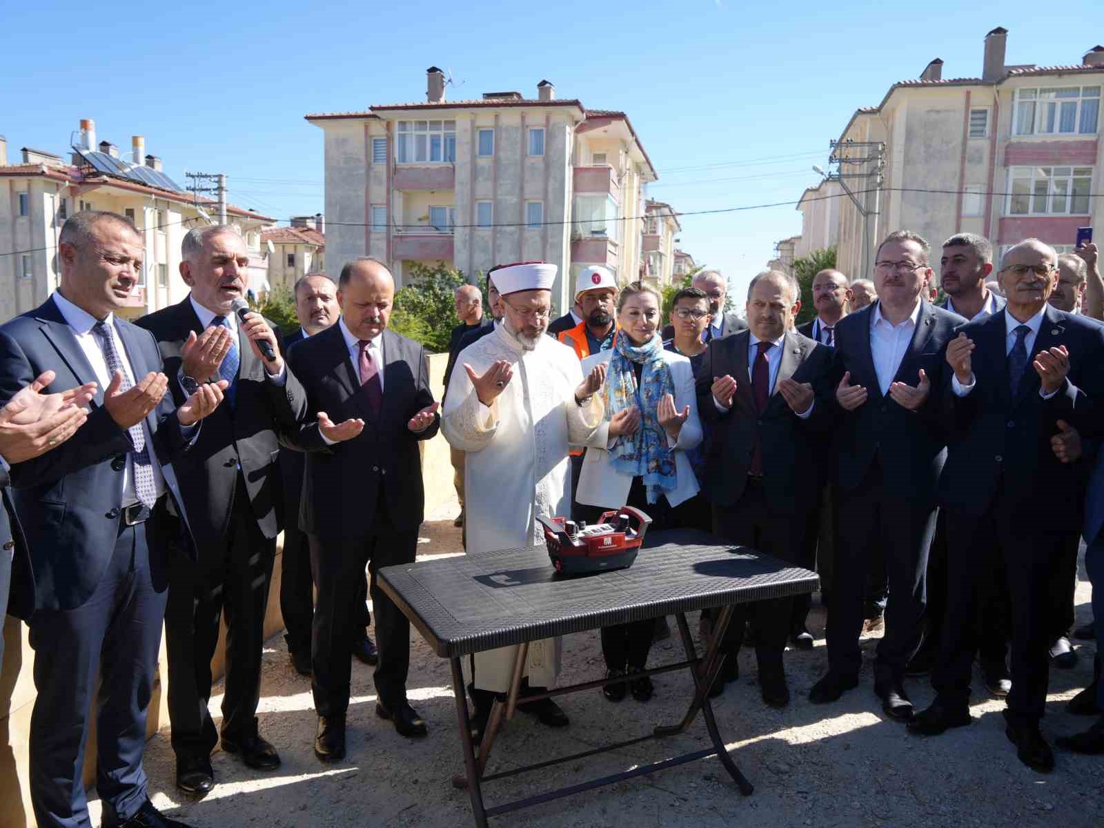 Diyanet İşleri Başkanı Erbaş: “Medeniyetimizin temeli ilme, irfana, bilime, hikmete, bilgiye dayanmaktadır”
