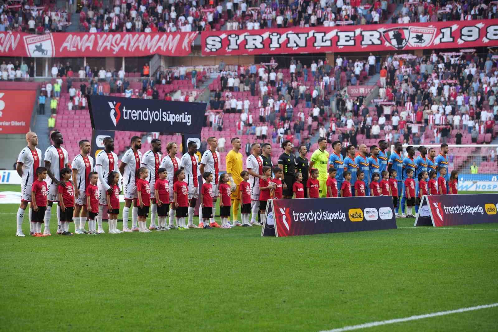 Trendyol Süper Lig: Samsunspor: 0 - Göztepe: 1 (Maç devam ediyor)
