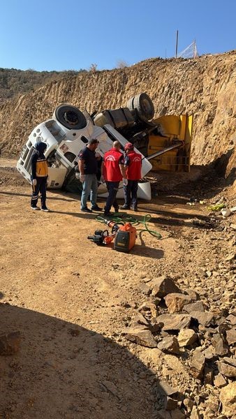 Maden sahasında hafriyat kamyonu kaza yaptı: 1 ölü
