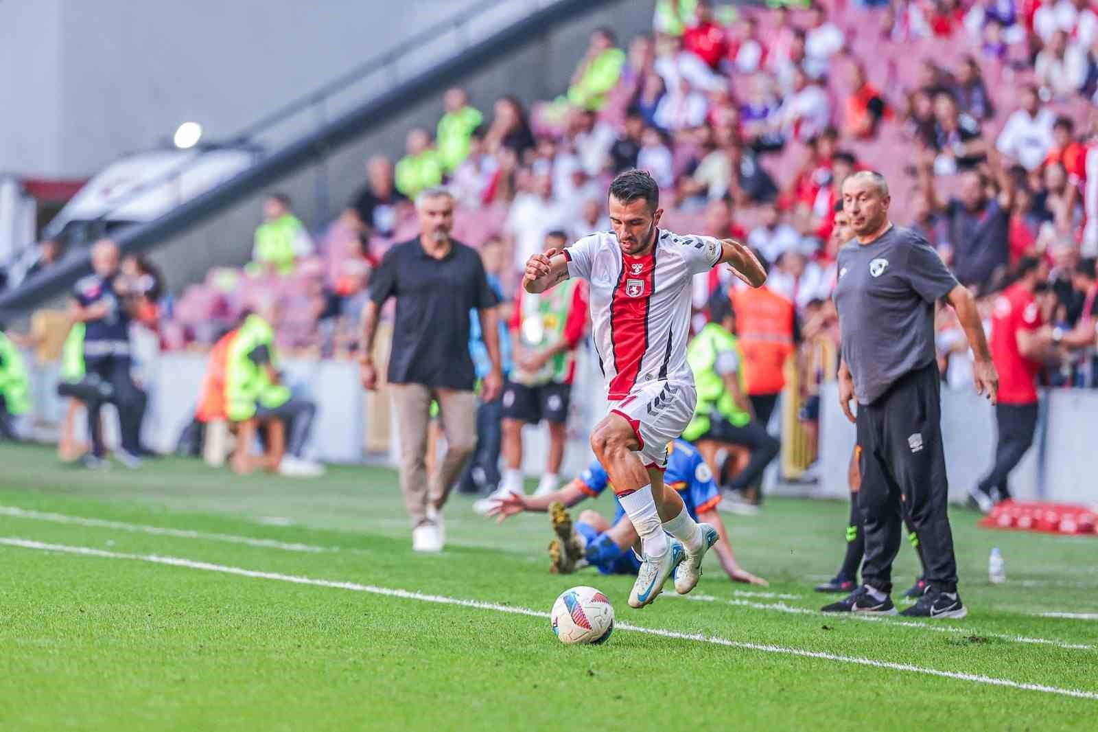 Trendyol Süper Lig: Samsunspor: 1 - Göztepe: 2 (İlk yarı)
