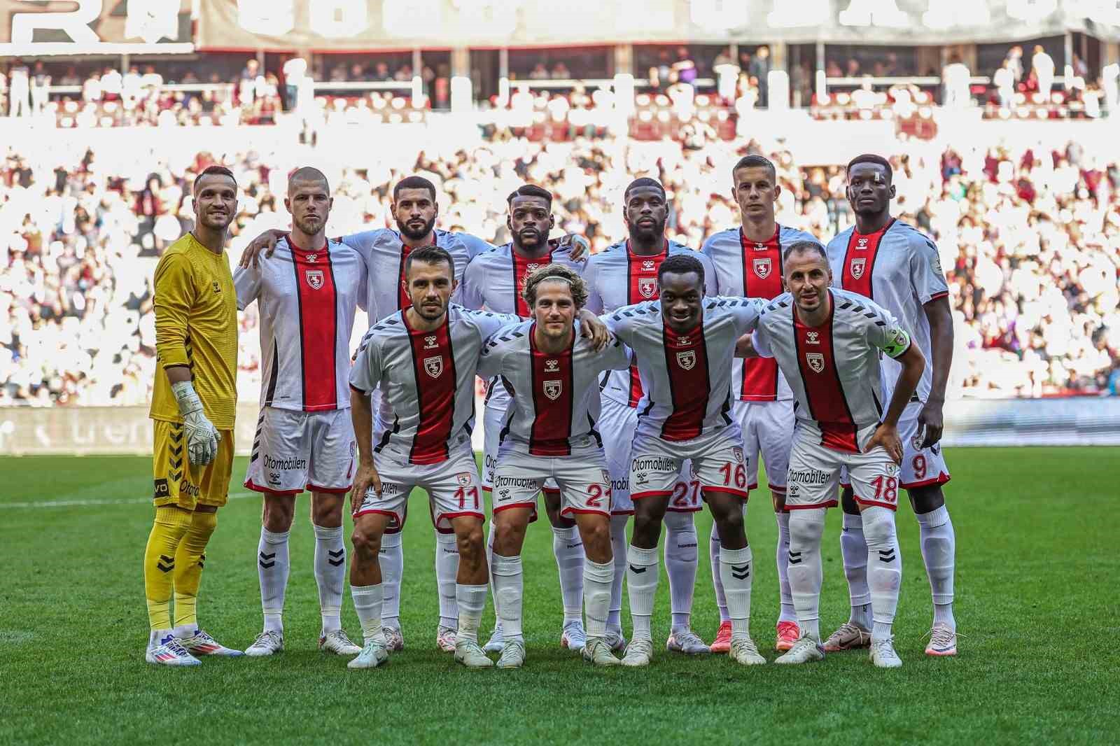 Trendyol Süper Lig: Samsunspor: 1 - Göztepe: 2 (İlk yarı)
