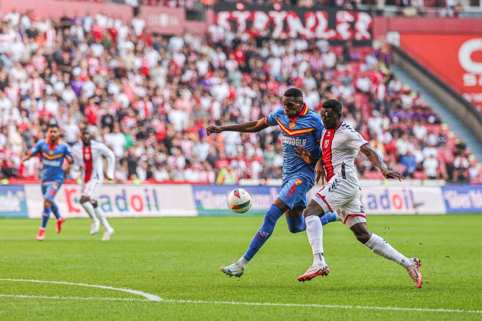 Trendyol Süper Lig: Samsunspor: 1 - Göztepe: 2 (İlk yarı)
