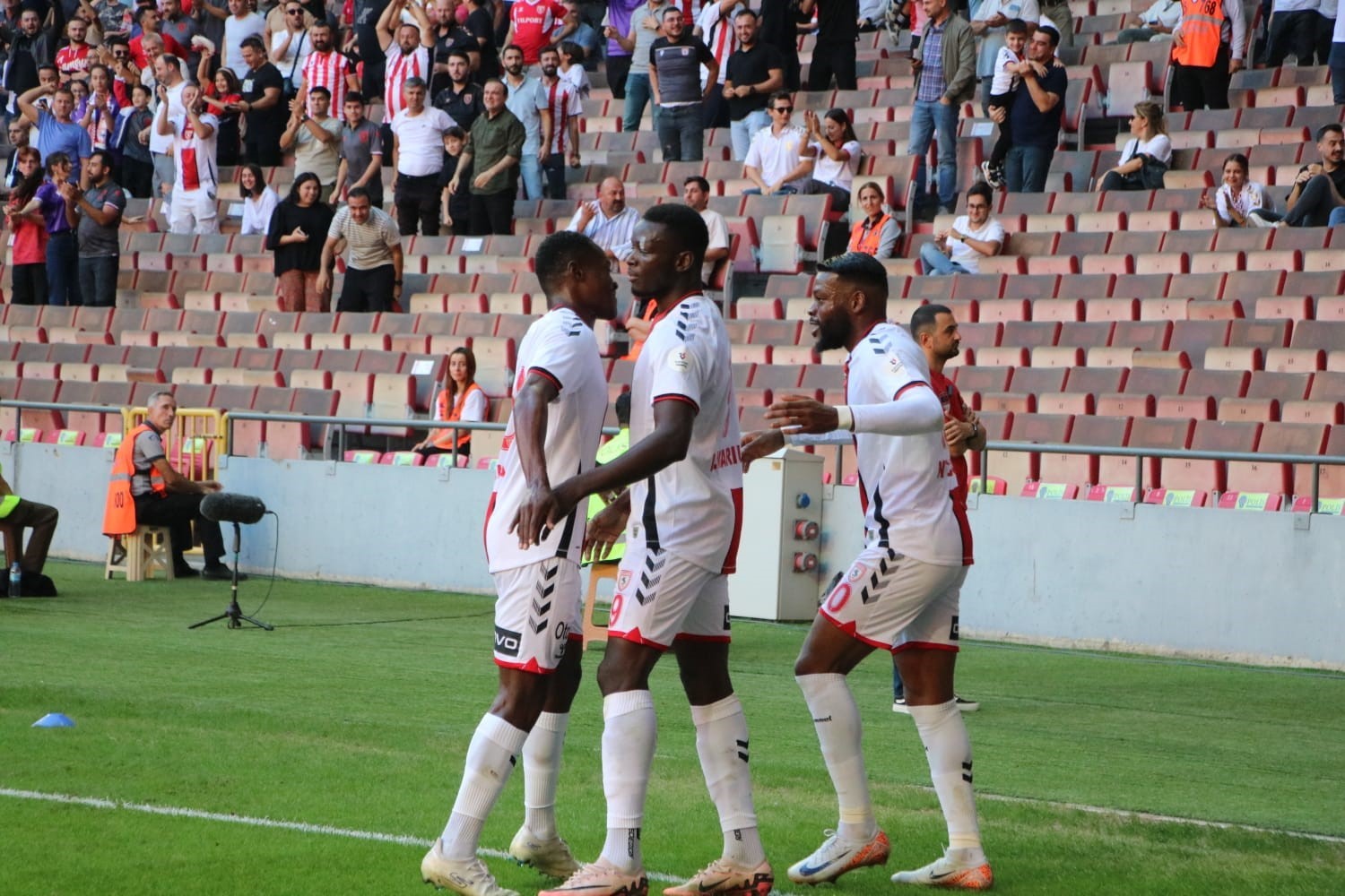 Trendyol Süper Lig: Samsunspor: 1 - Göztepe: 2 (İlk yarı)
