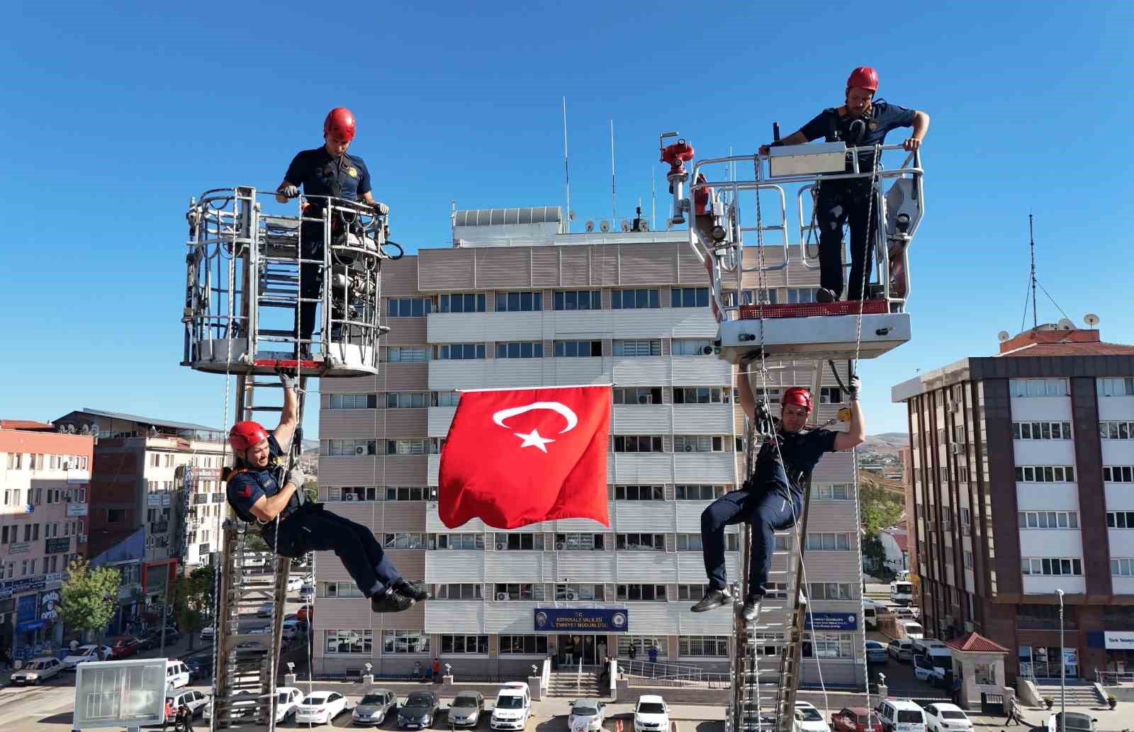 Kırıkkale itfaiyesinden nefes kesen tatbikat
