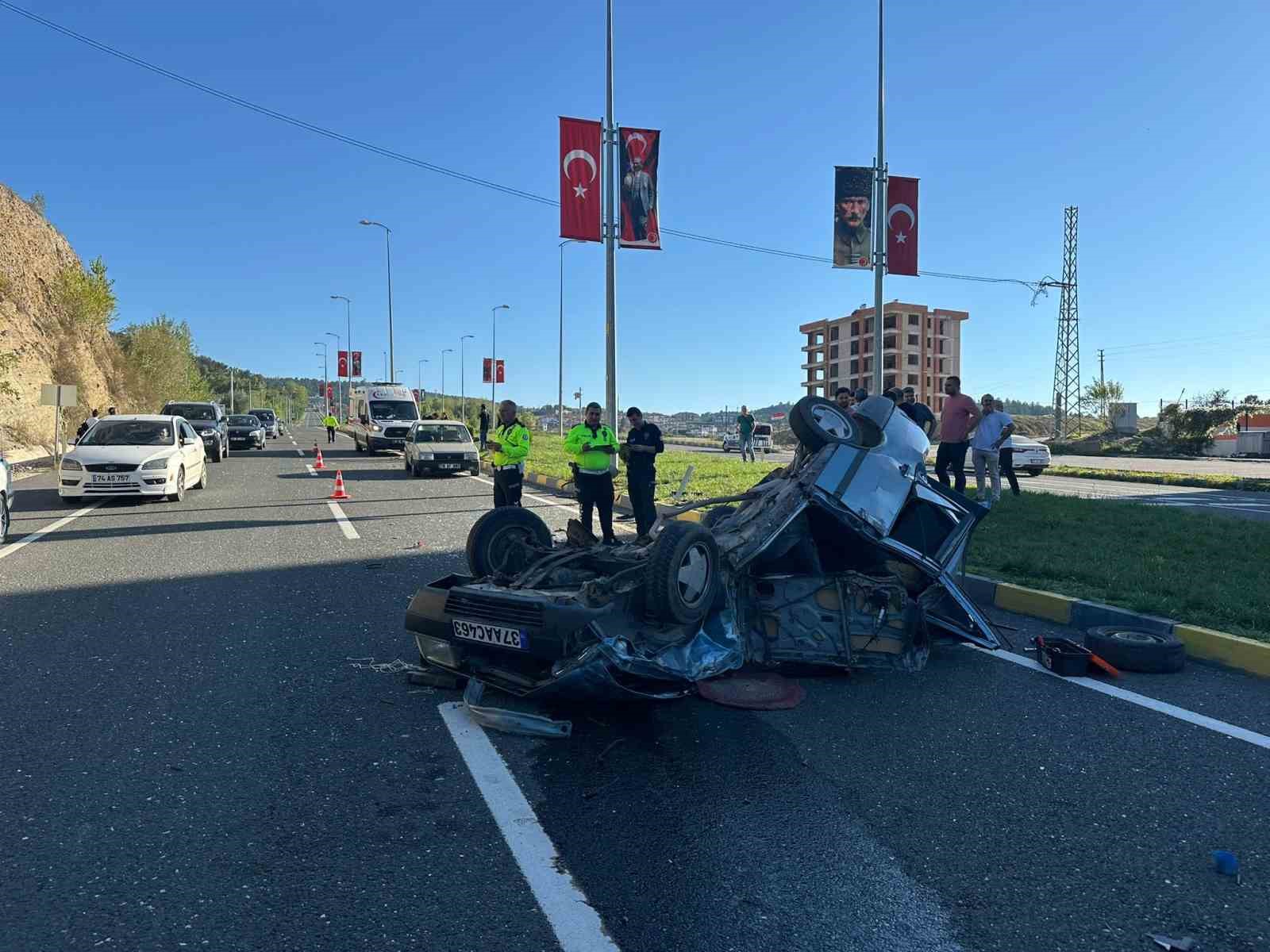 Kastamonu’da Tofaş marka otomobil hurdaya döndü: 3 yaralı
