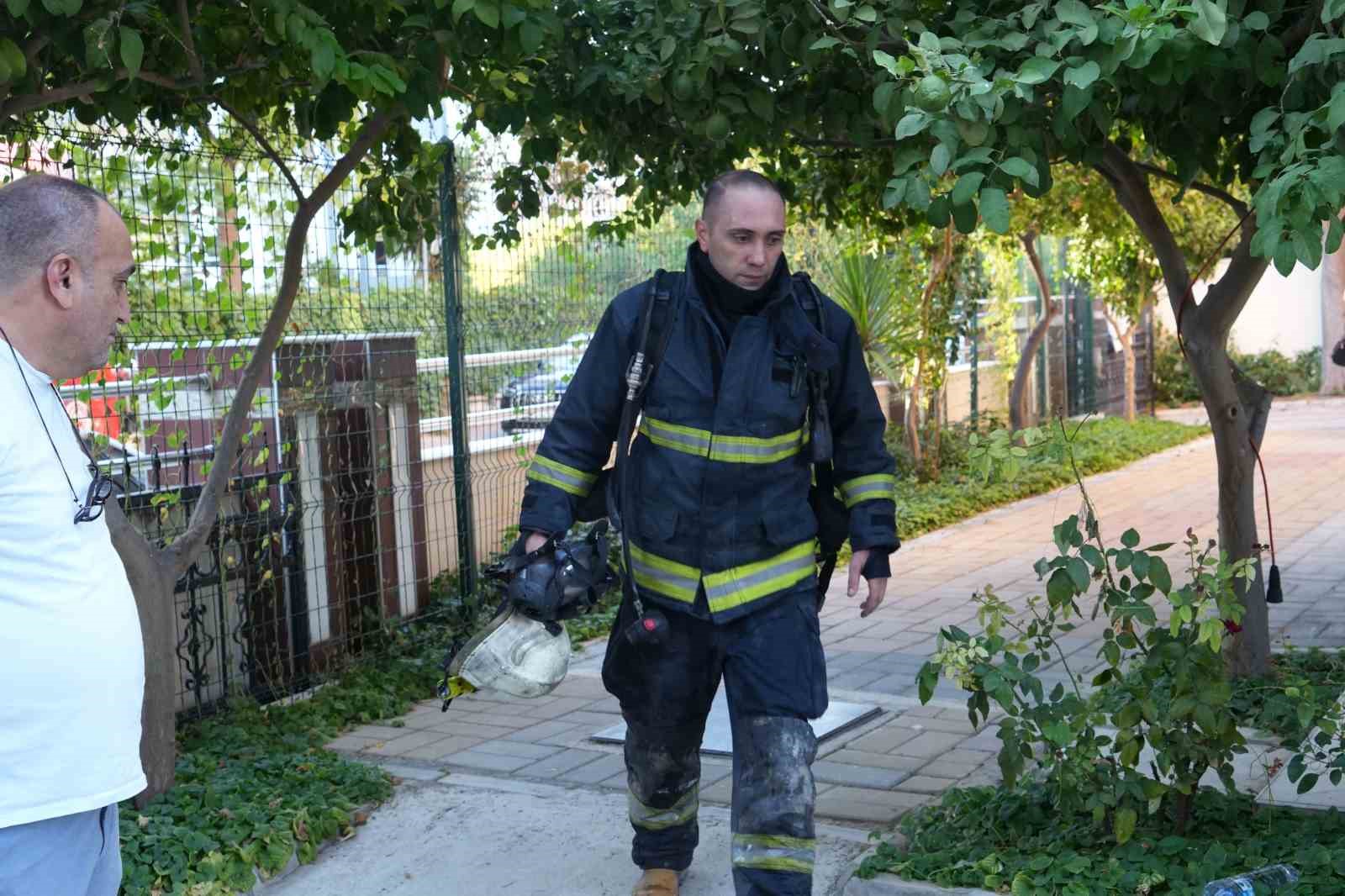 Antalya’da lüks sitede korkutan yangın: Mahsur kalan çocukları komşular kurtardı
