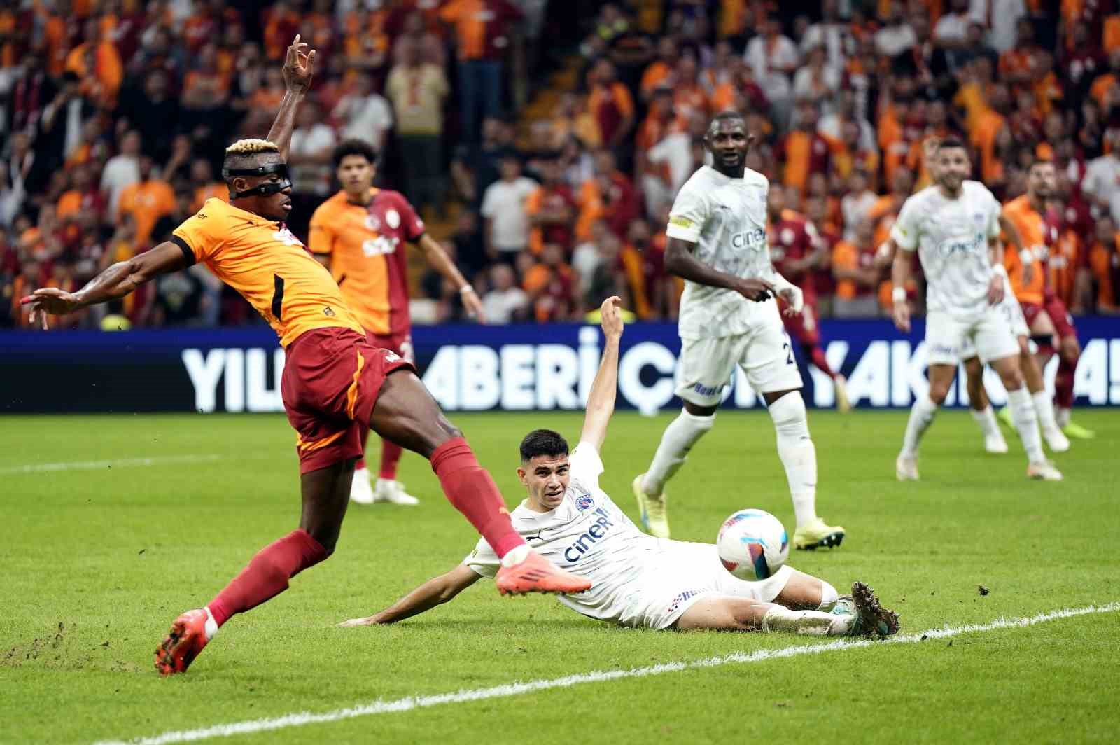 Trendyol Süper Lig: Galatasaray: 3 - Kasımpaşa: 1 (İlk yarı)
