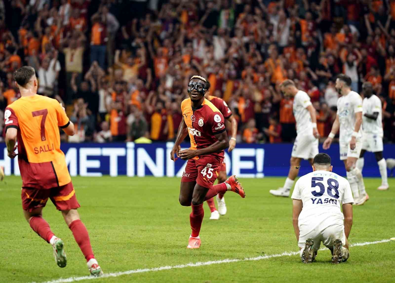 Trendyol Süper Lig: Galatasaray: 3 - Kasımpaşa: 1 (İlk yarı)
