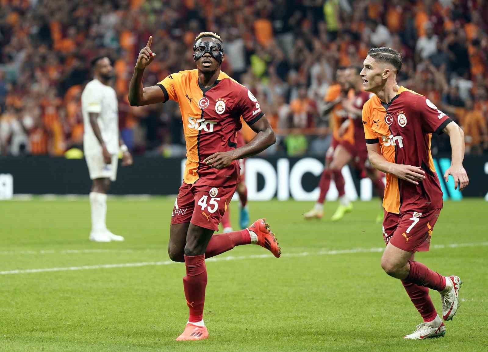 Trendyol Süper Lig: Galatasaray: 3 - Kasımpaşa: 1 (İlk yarı)
