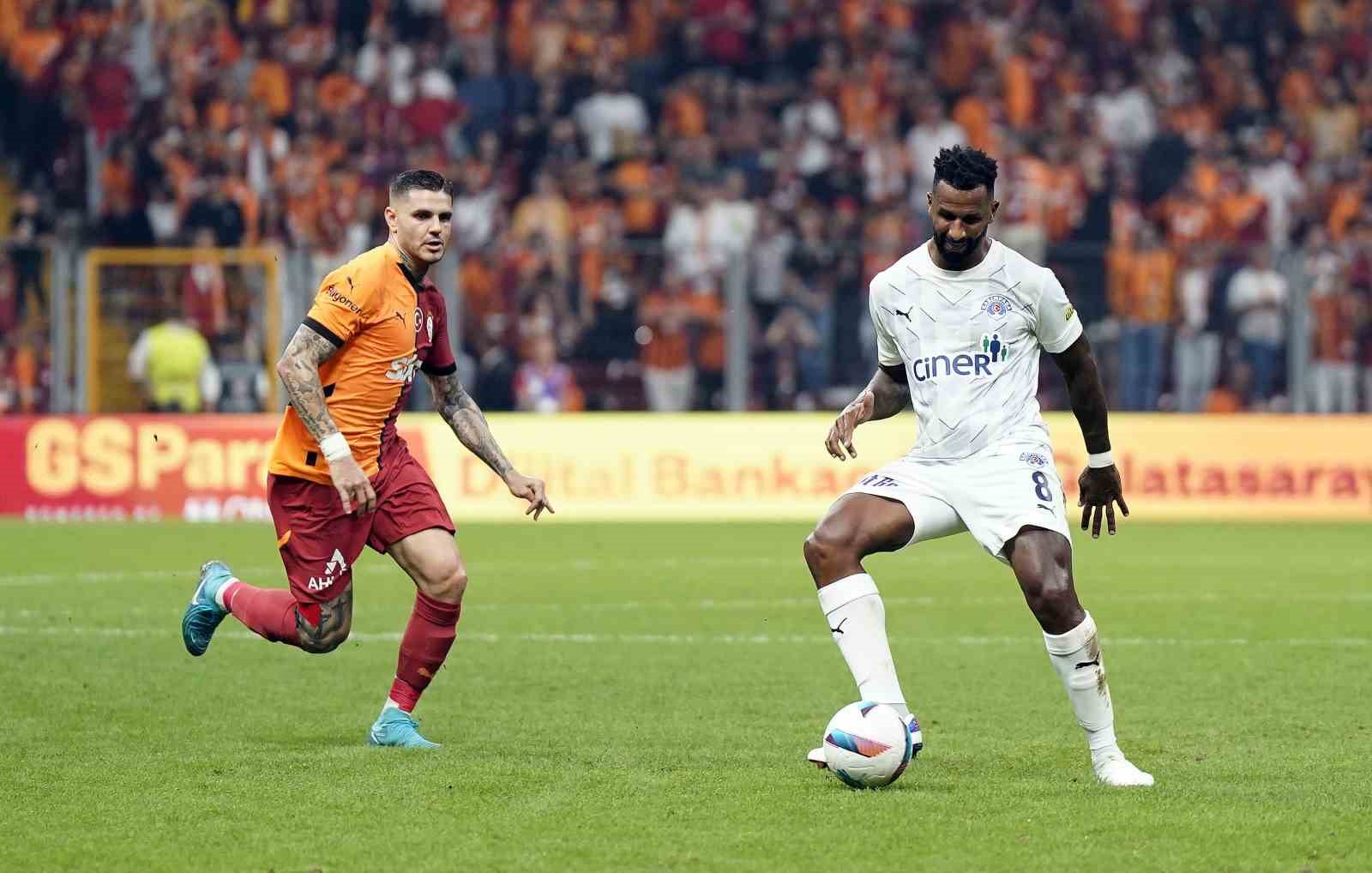 Trendyol Süper Lig: Galatasaray: 3 - Kasımpaşa: 1 (İlk yarı)
