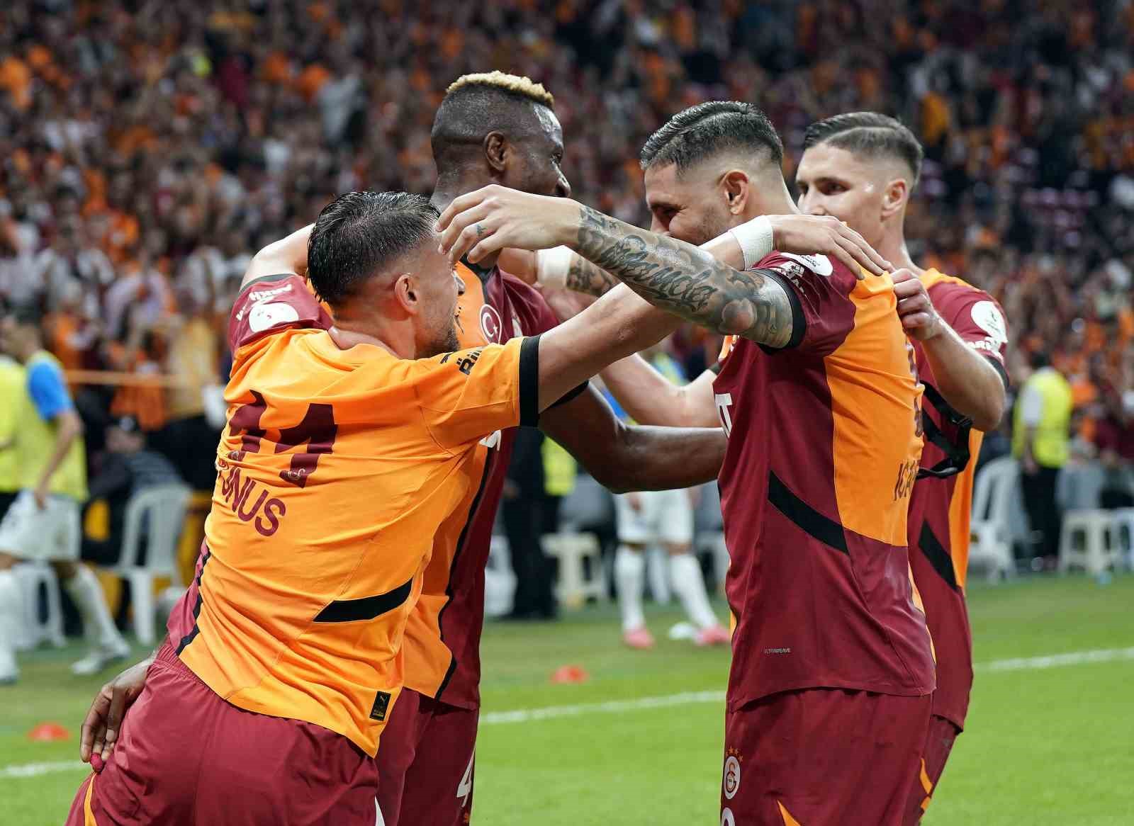 Trendyol Süper Lig: Galatasaray: 3 - Kasımpaşa: 1 (İlk yarı)
