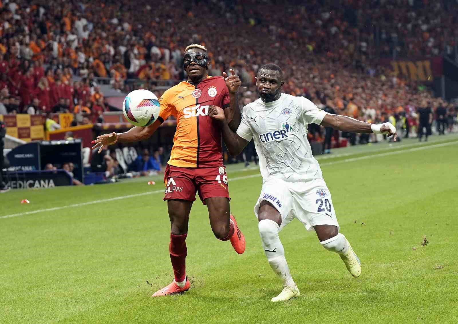 Trendyol Süper Lig: Galatasaray: 3 - Kasımpaşa: 1 (İlk yarı)
