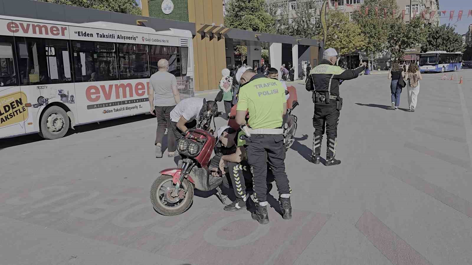 Elazığ’da motosikletlilere sıkı denetim
