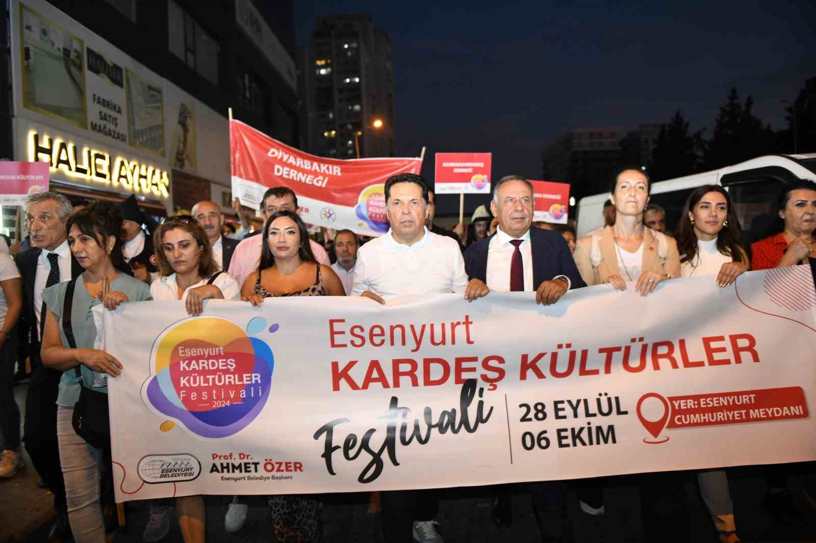 Esenyurt’ta 3. Kardeş Kültürler Festivali vatandaşların yoğun ilgisiyle başladı
