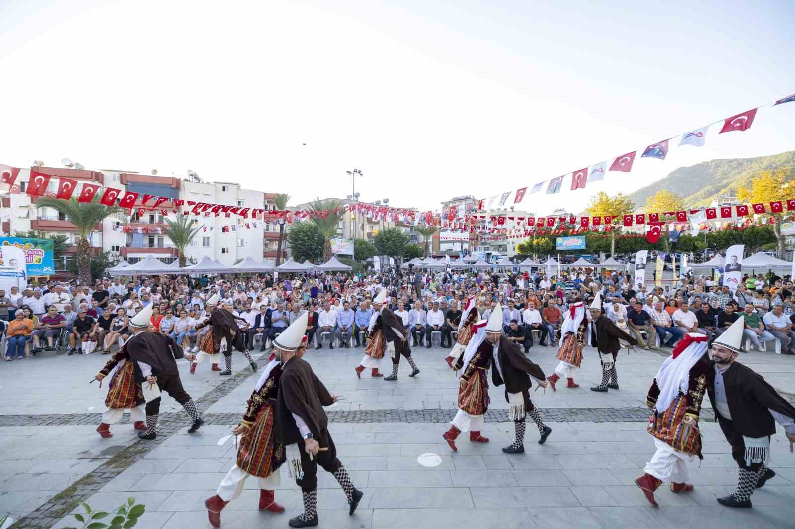 Başkan Seçer, ’Tropikal Meyve Şenliği’ne katıldı
