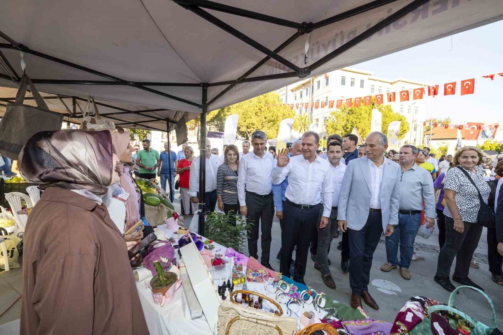 Başkan Seçer, ’Tropikal Meyve Şenliği’ne katıldı
