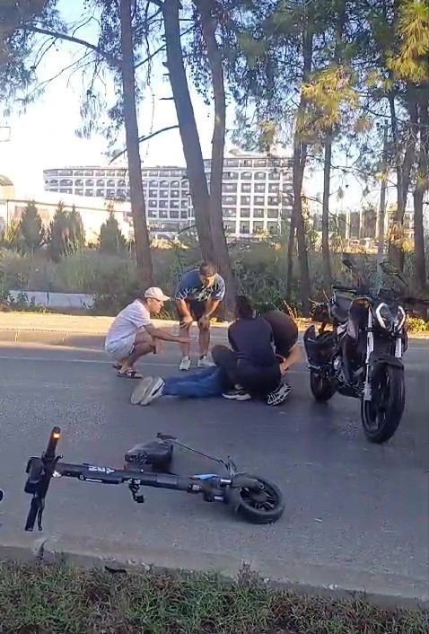 Scooter ile motosiklet çarpıştı, sürücüler yaralandı
