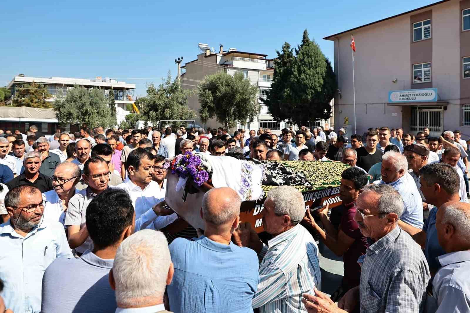 Kazada ölen genç kız son yolcuğuna uğurlandı
