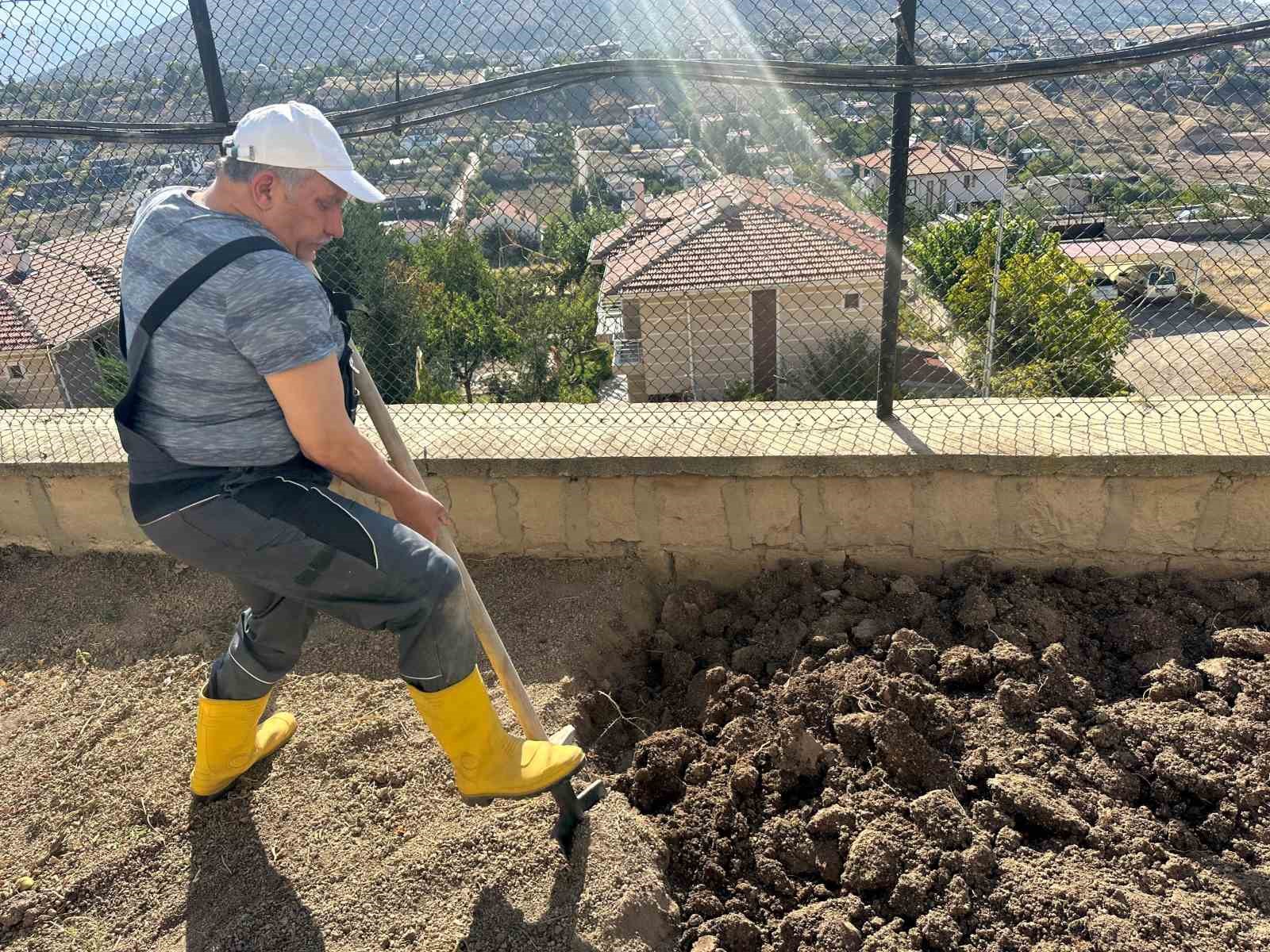 Başkan Yalçın’dan bahçe bozumu
