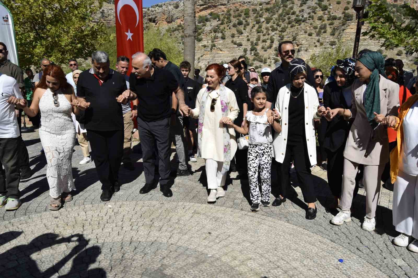 Diyarbakır’da geleneksel doğa sporları ve bağ bozumu etkinliği
