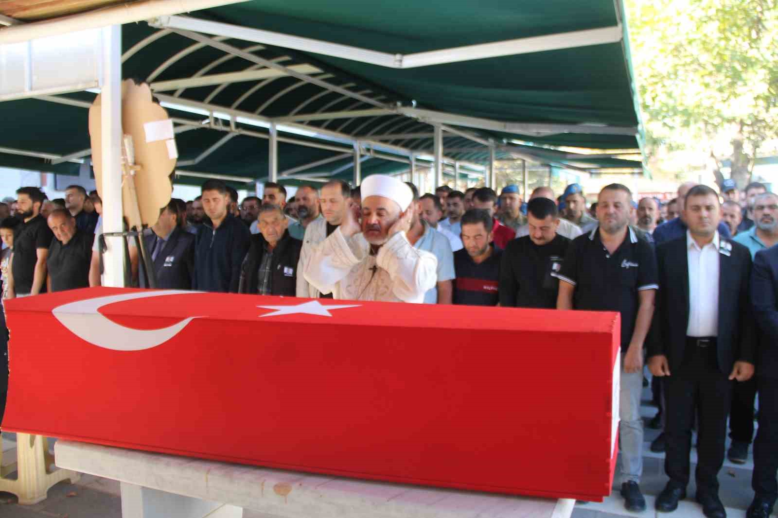 Trafik kazasında hayatını kaybeden teğmen toprağa verildi
