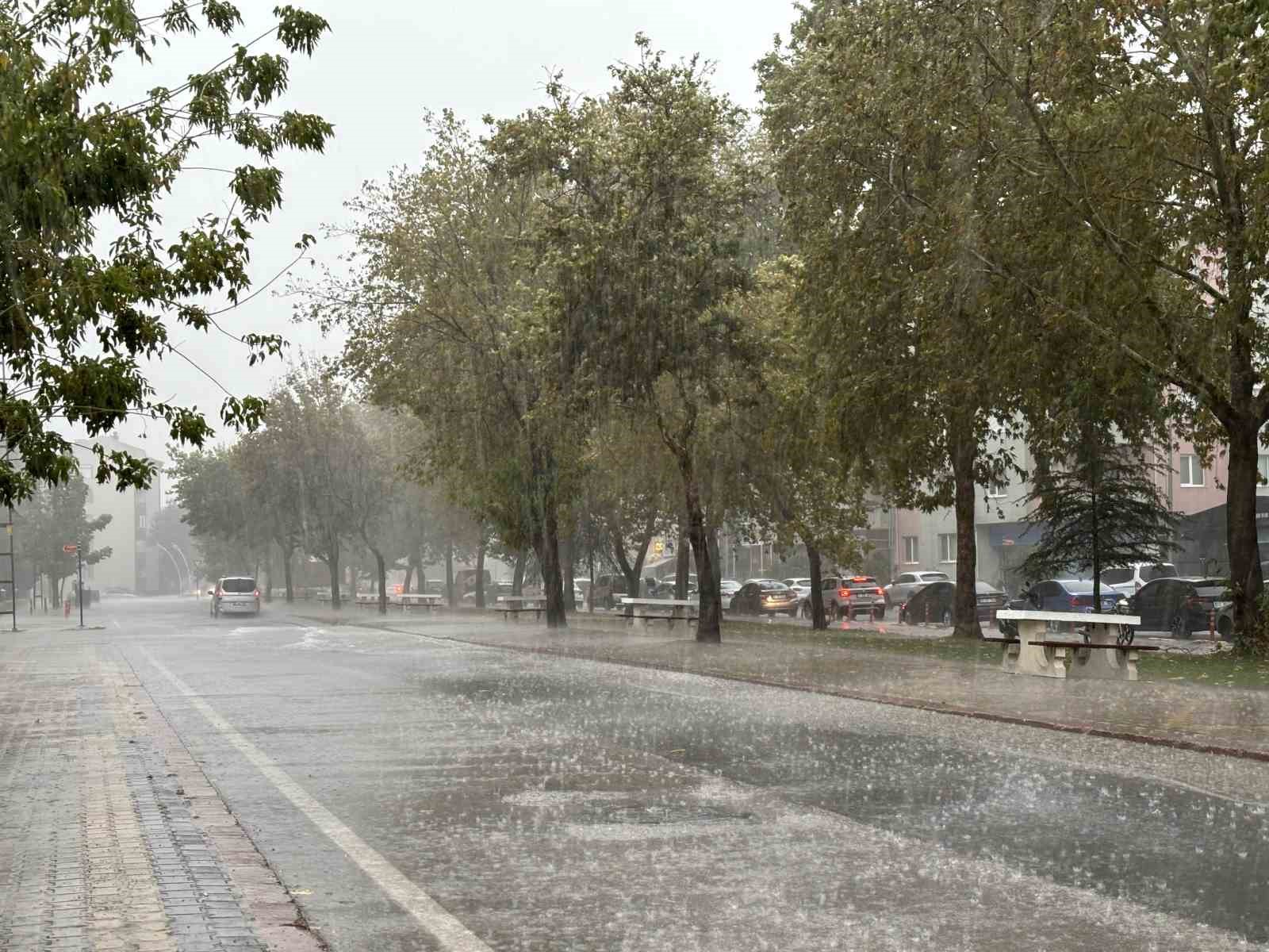 Edirne’de şiddetli yağmur zor anlar yaşattı
