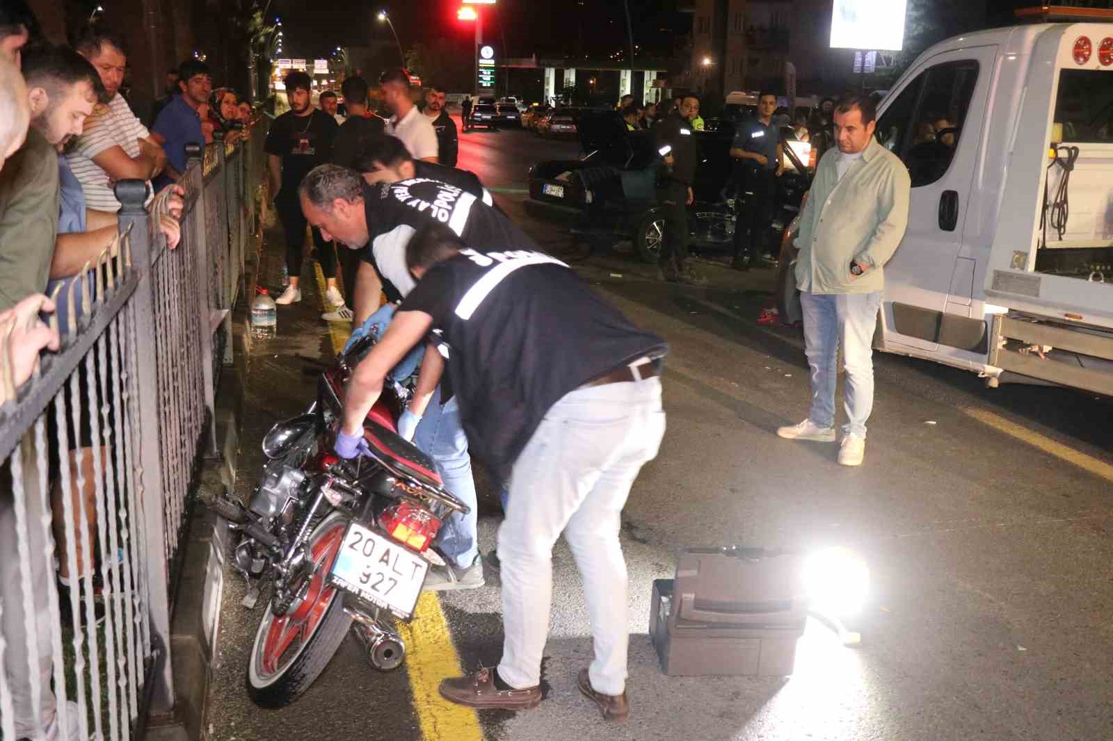 Kaza yapan otomobile motosiklet çarptı: 1 ölü, 1 yaralı
