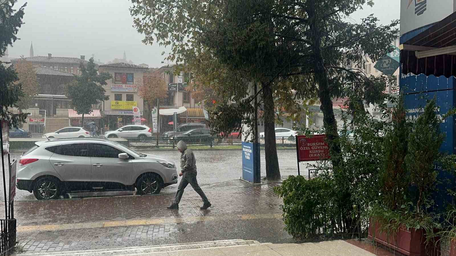 Bursa’da sağanak yağış etkili oldu
