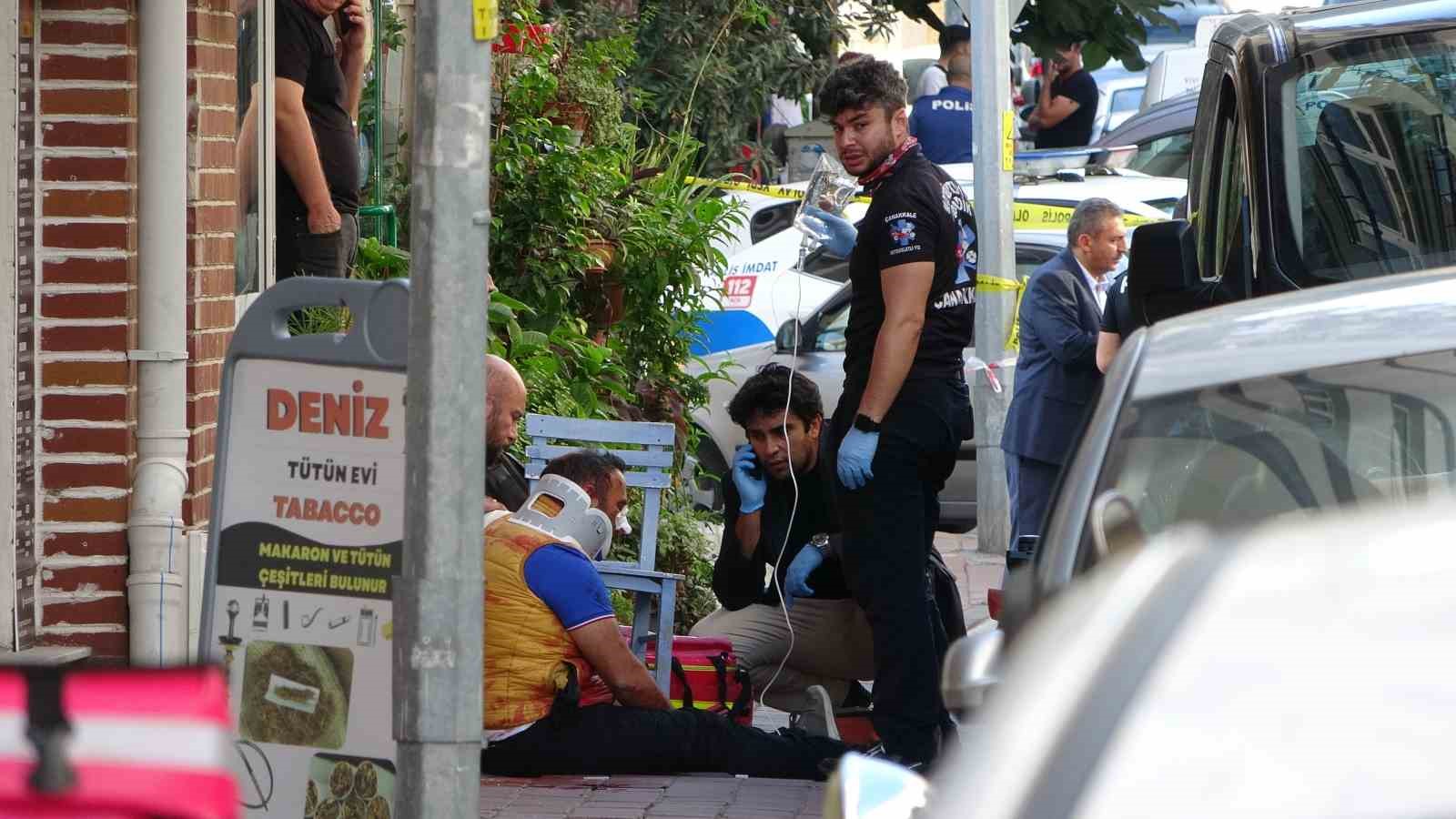 Çanakkale’de polis merkezi önünde 6 kişinin yaralandığı silahlı çatışmanın şüphelileri adliyeye sevk edildi
