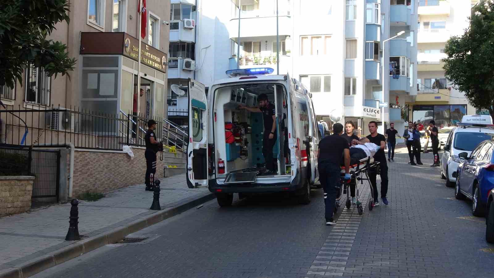 Çanakkale’de polis merkezi önünde 6 kişinin yaralandığı silahlı çatışmanın şüphelileri adliyeye sevk edildi
