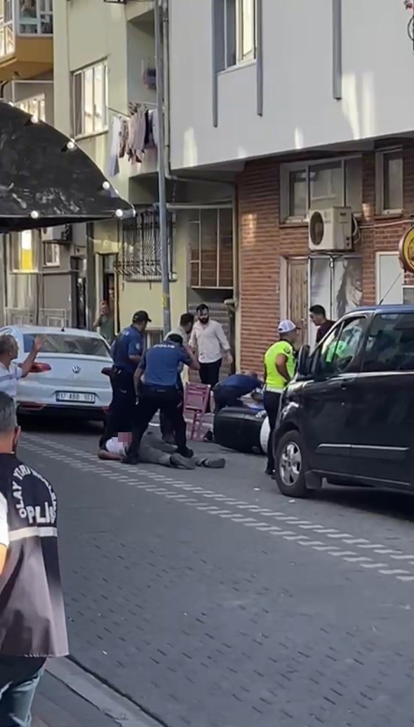 Çanakkale’de polis merkezi önünde 6 kişinin yaralandığı silahlı çatışmanın şüphelileri adliyeye sevk edildi
