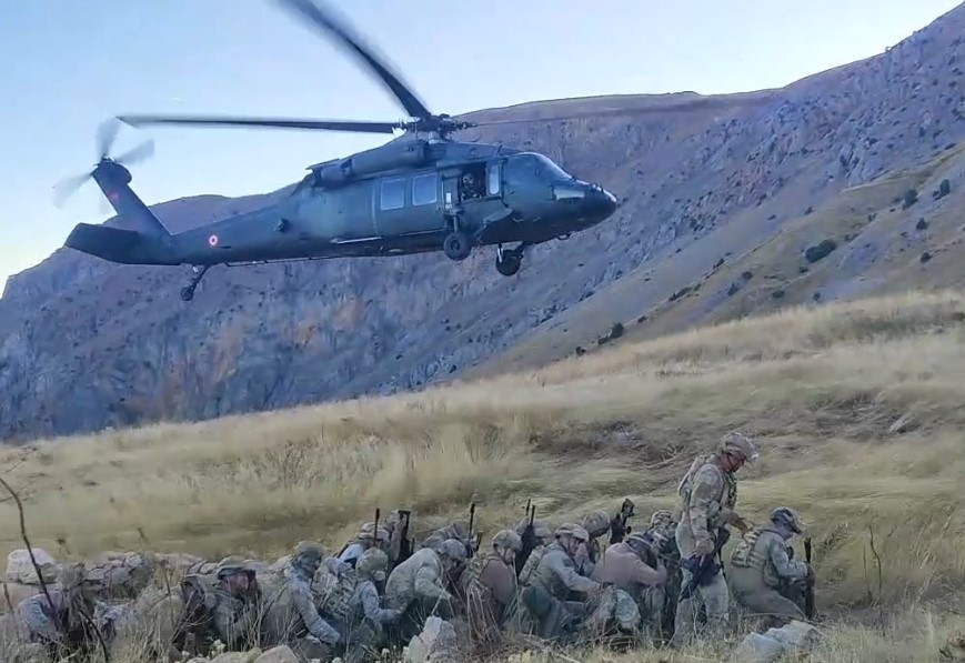 Tunceli’de jandarmadan operasyon: 13 mağara ve 17 sığınakta malzemeler ele geçirildi
