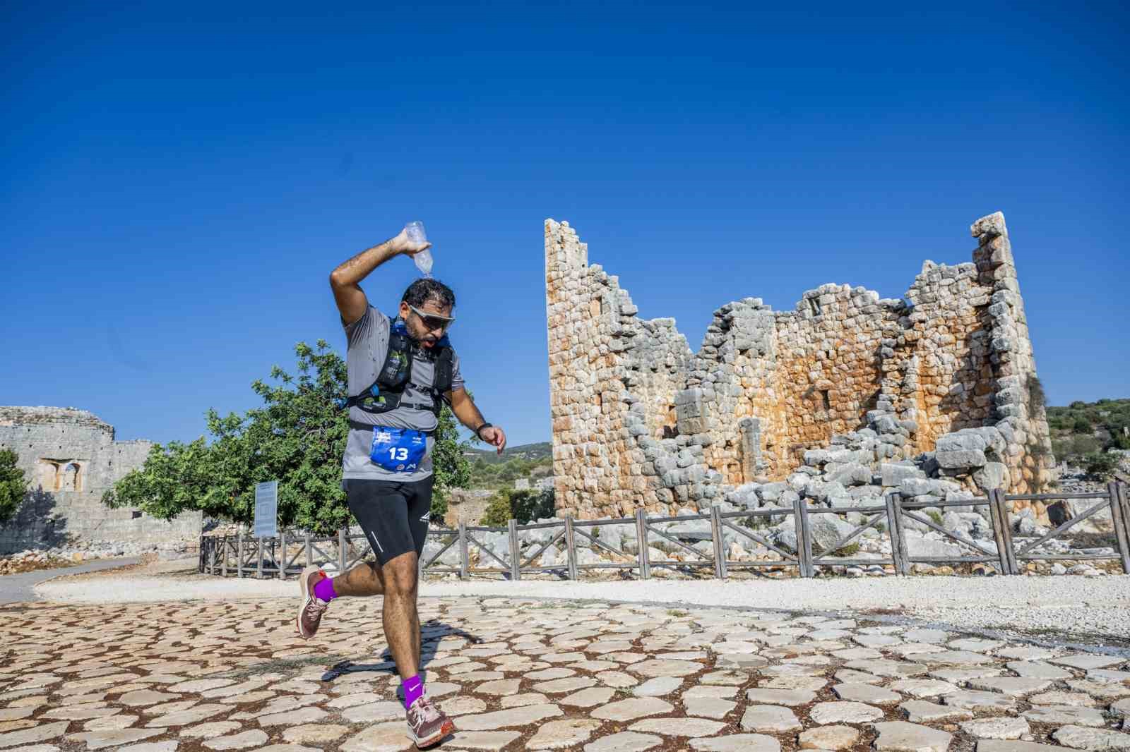 Sporcular, Mersin’in antik tarihi ve eşsiz doğasında koştu
