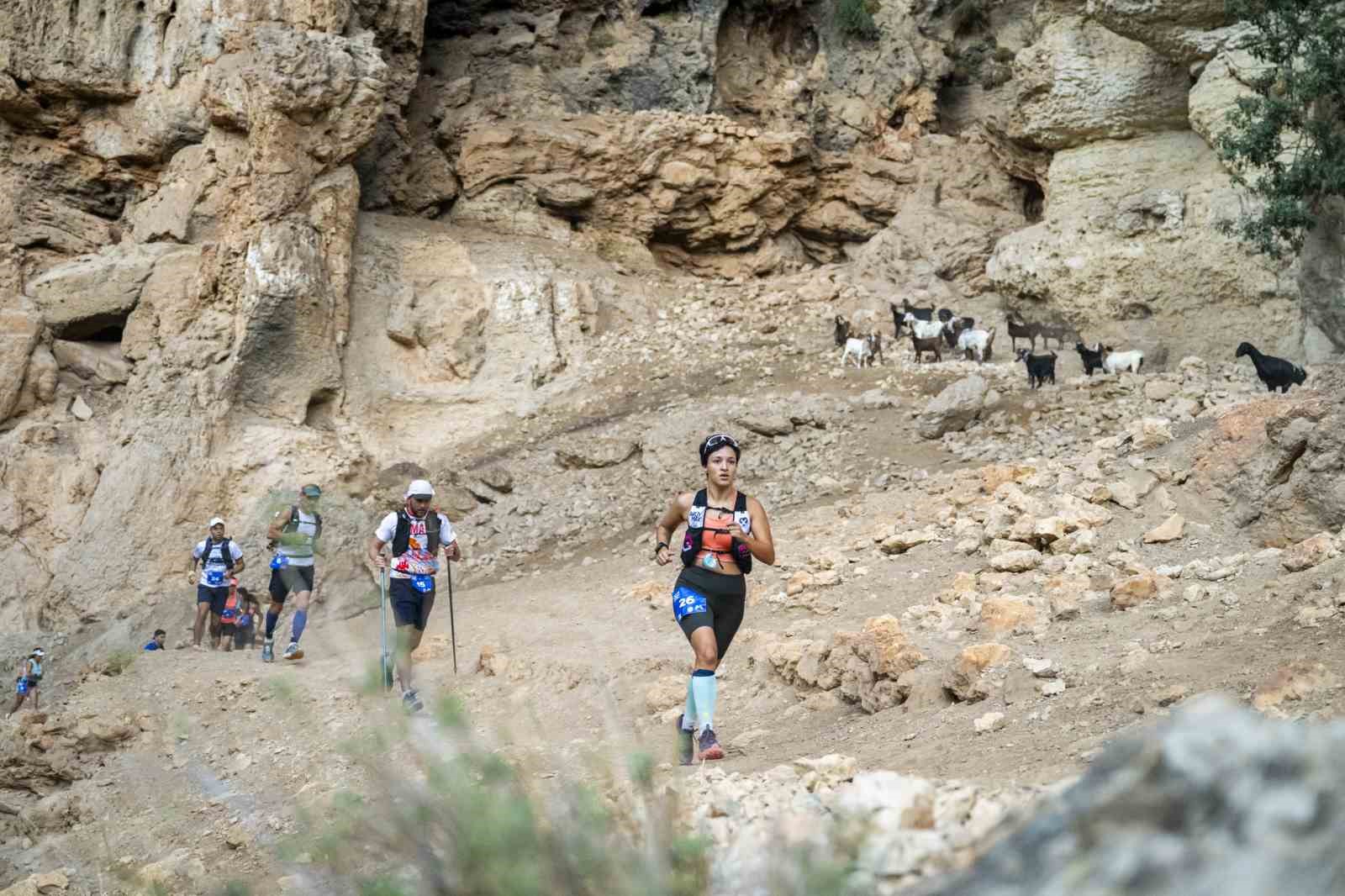 Sporcular, Mersin’in antik tarihi ve eşsiz doğasında koştu
