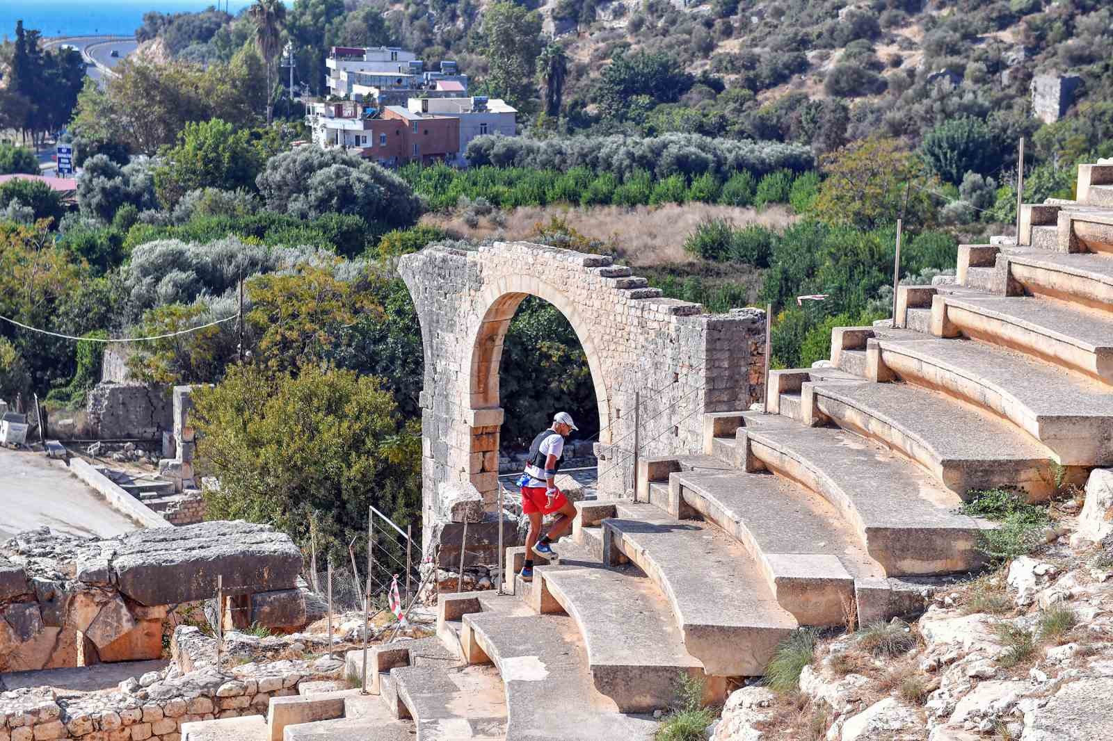 Sporcular, Mersin’in antik tarihi ve eşsiz doğasında koştu
