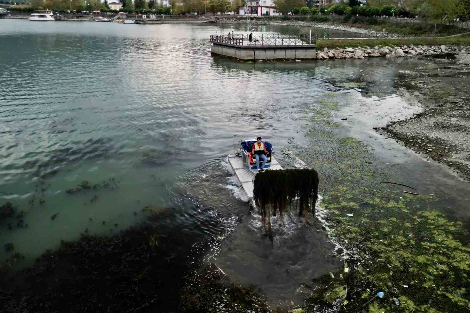 ’Saklı Cennet’ Ayvacık, yosunlarından arındırıldı
