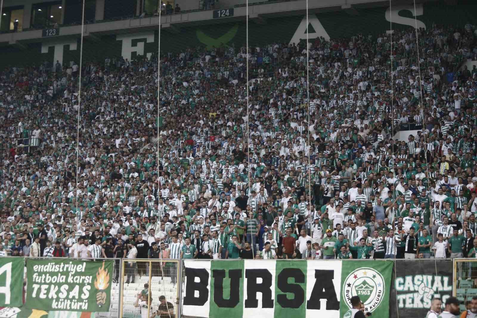 Bursaspor 43 bin 160 taraftarla yeni rekora ulaştı
