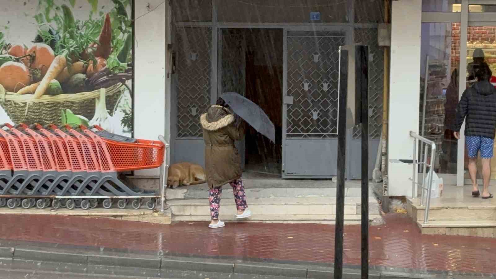 Bolu’da sağanak hayatı felç etti
