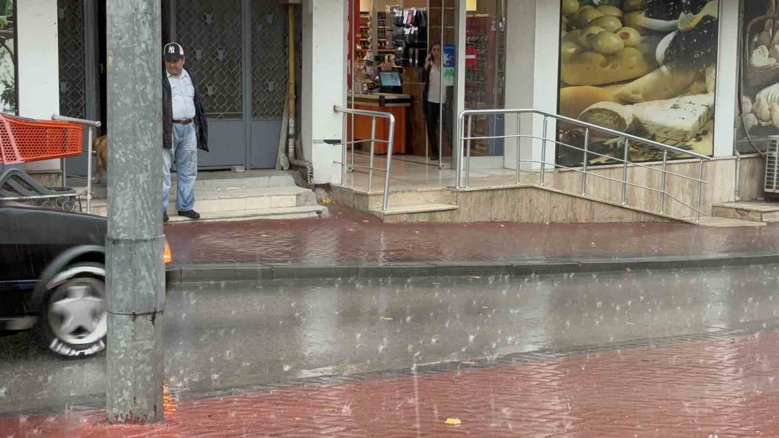 Bolu’da sağanak hayatı felç etti
