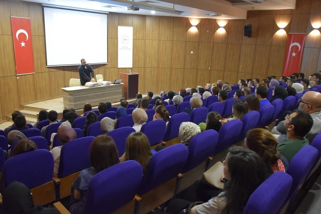 Bayburt’ta sağlık çalışanlarına yaşam destek eğitimi verildi
