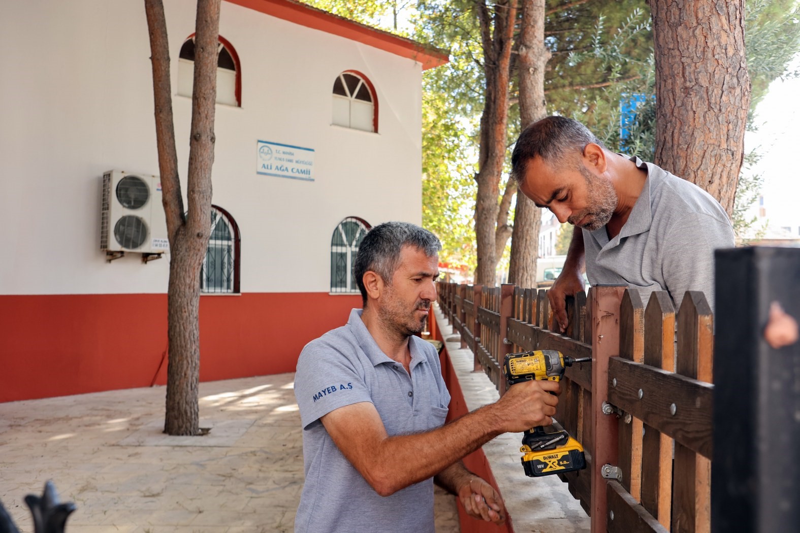 Camilere bakım ve tadilat
