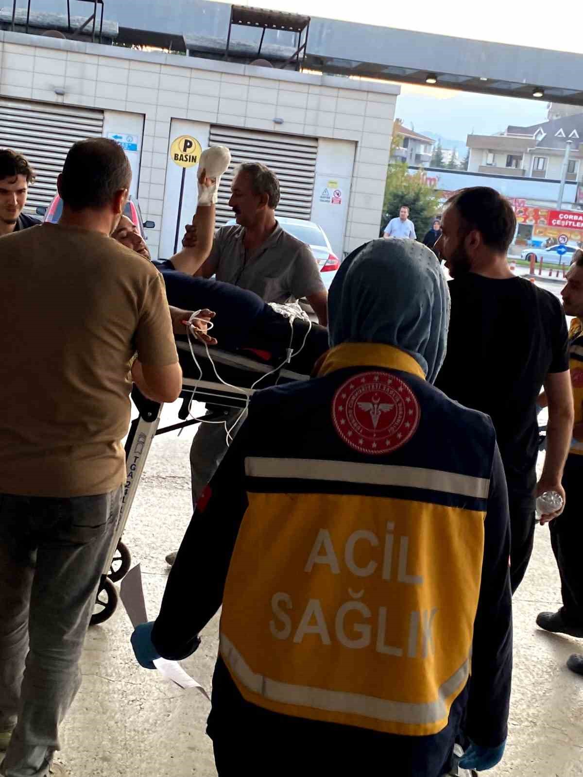 Motorlu testereyle odun keserken 2 parmağı koptu
