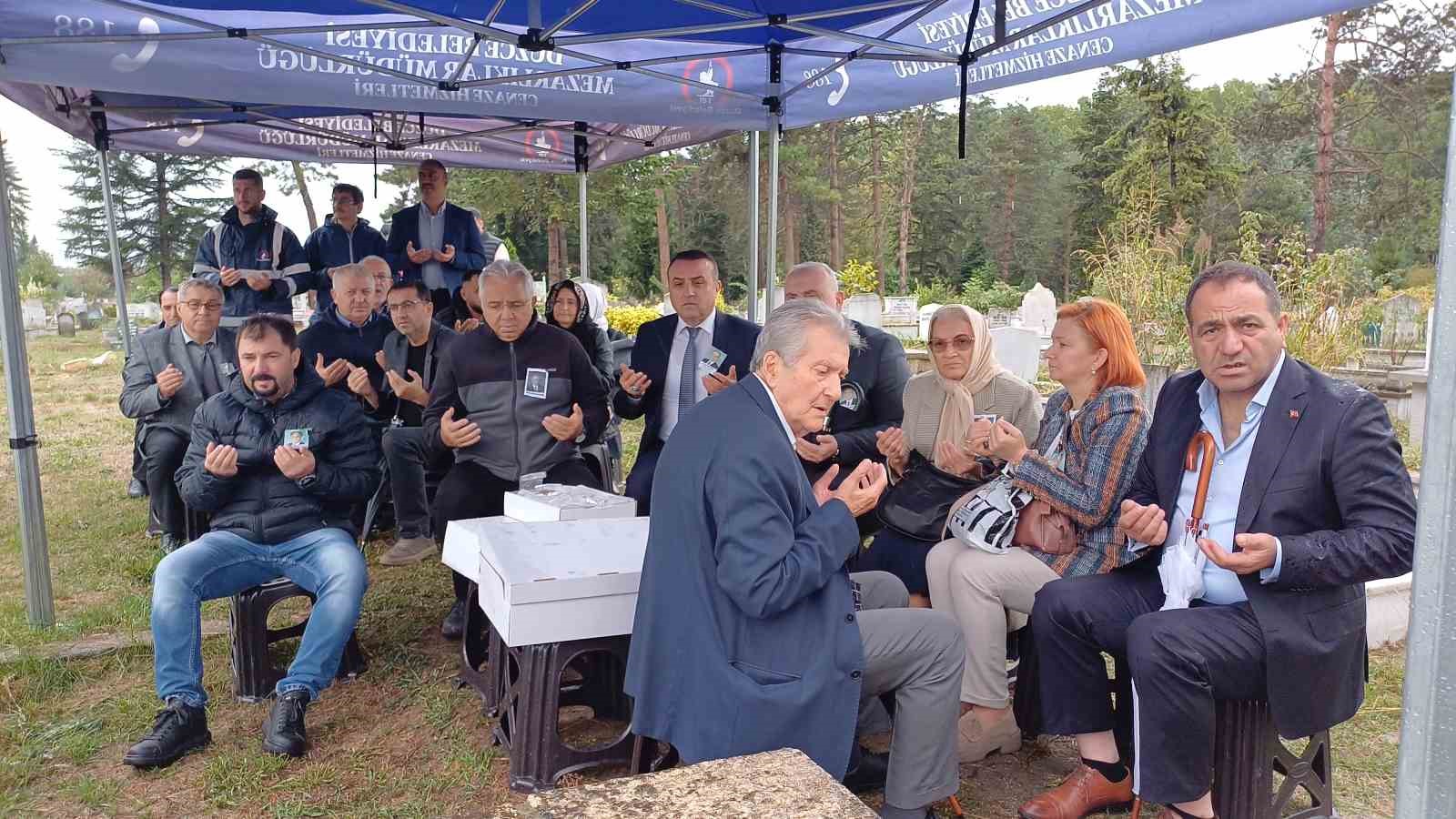 Eski Bakan Avni Akyol kabri başında anıldı
