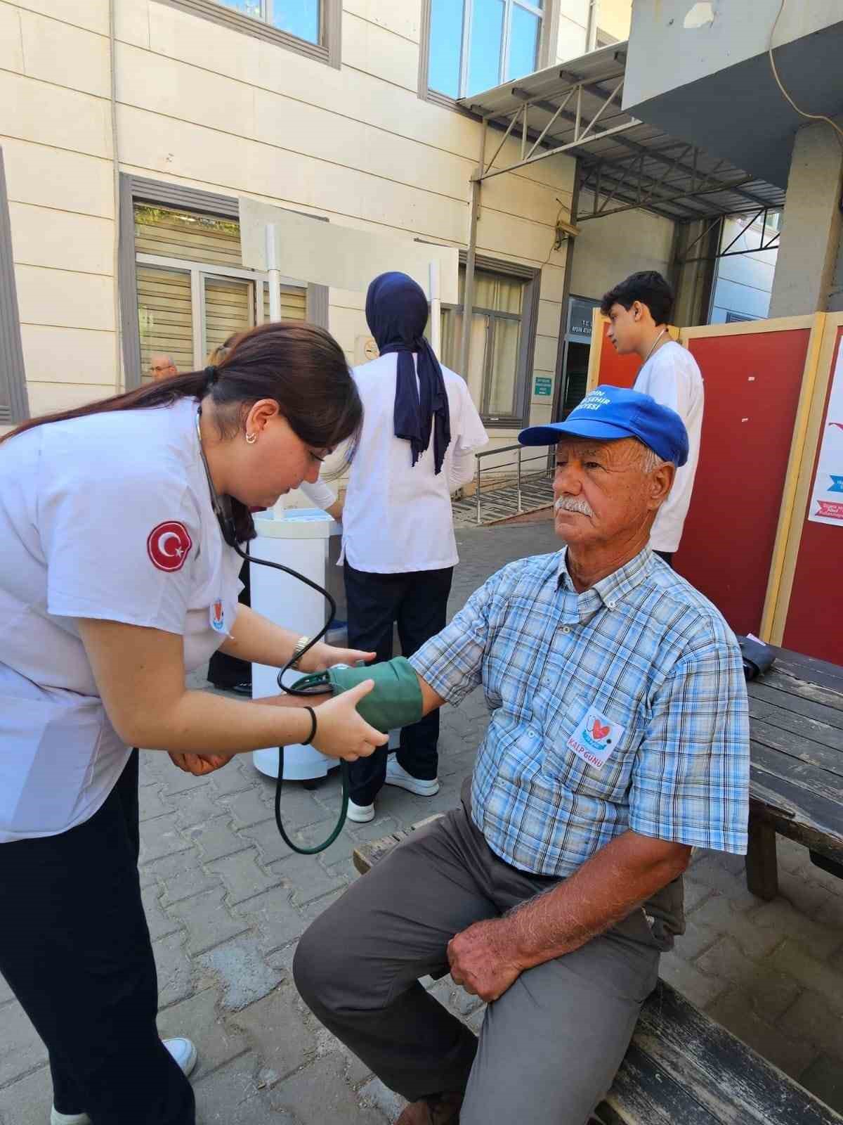 Aydın Atatürk Devlet Hastanesi’nde vatandaşlar kalp sağlığı hakkında bilgilendirildi
